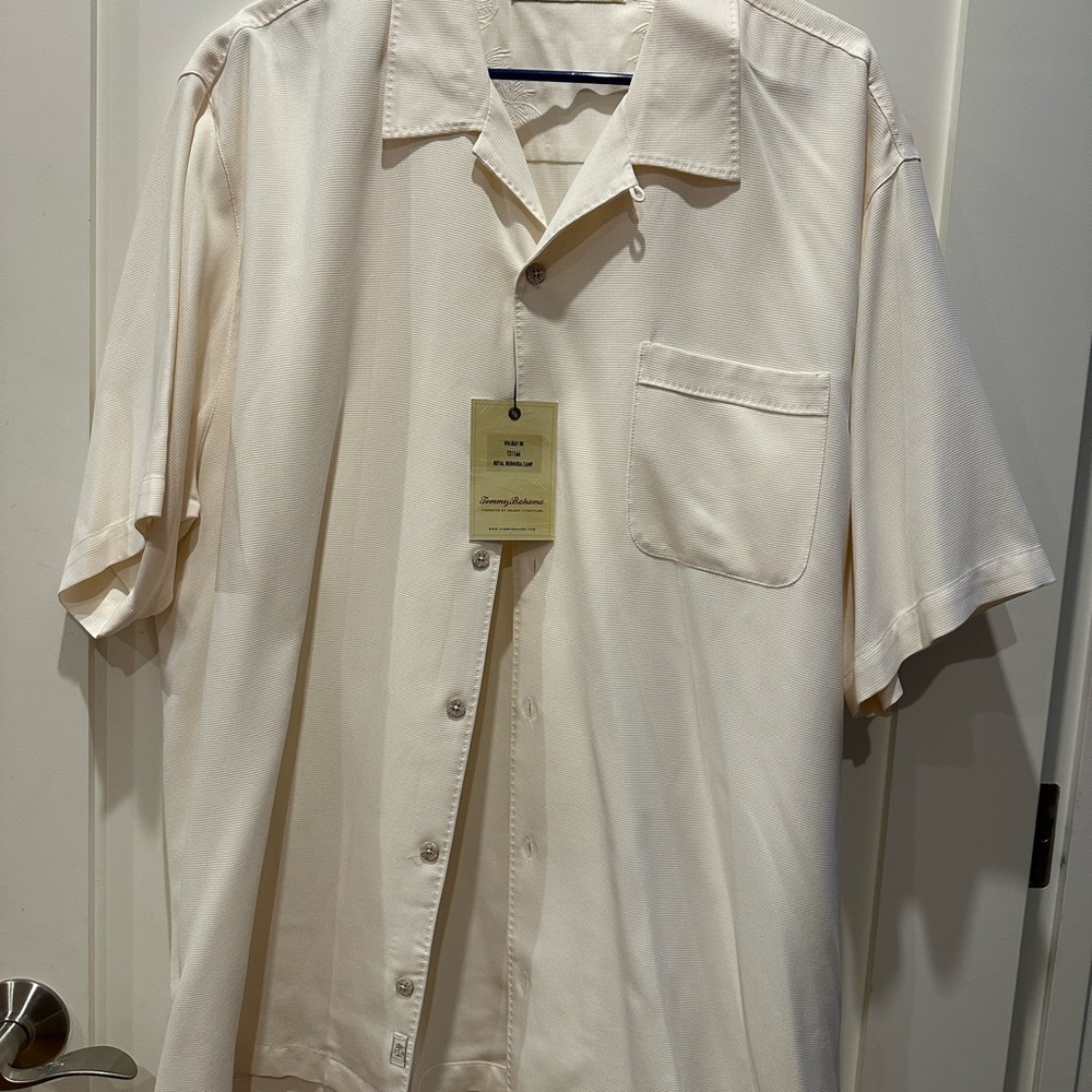 Tommy Bahama 100% silk men’s short embroidered new with tag XL